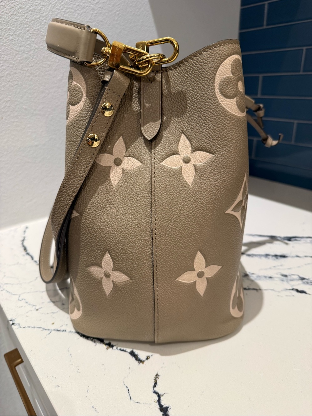 Louis Vuitton “Neo Neo MM” Monogram Drawstring Bucket Bag - Picture 7 of 10